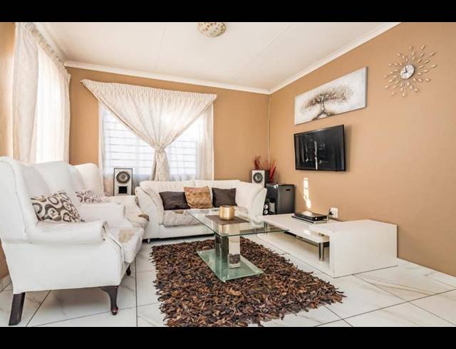 3 BEDROOM HOUSE FOR SALE IN PROTEA GLEN EXT